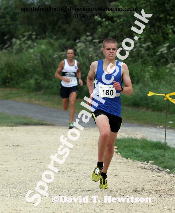 Sam Hancox (Morpeth) 3rd in the Tynedale 10k Road Race. Photo: David T. Hewitson/Sports for All Pics
